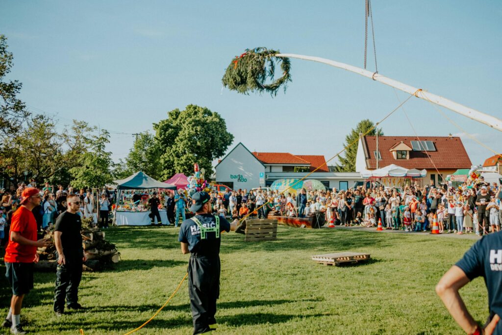 Maibaumaufstellen