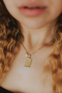 Personalisiertes Weihnachtsgeschenk in Form von Schmuck