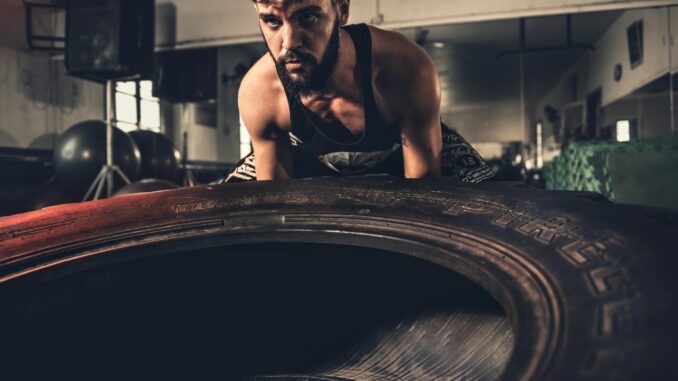Crossfit Übungen_Traktorreifen bewegen