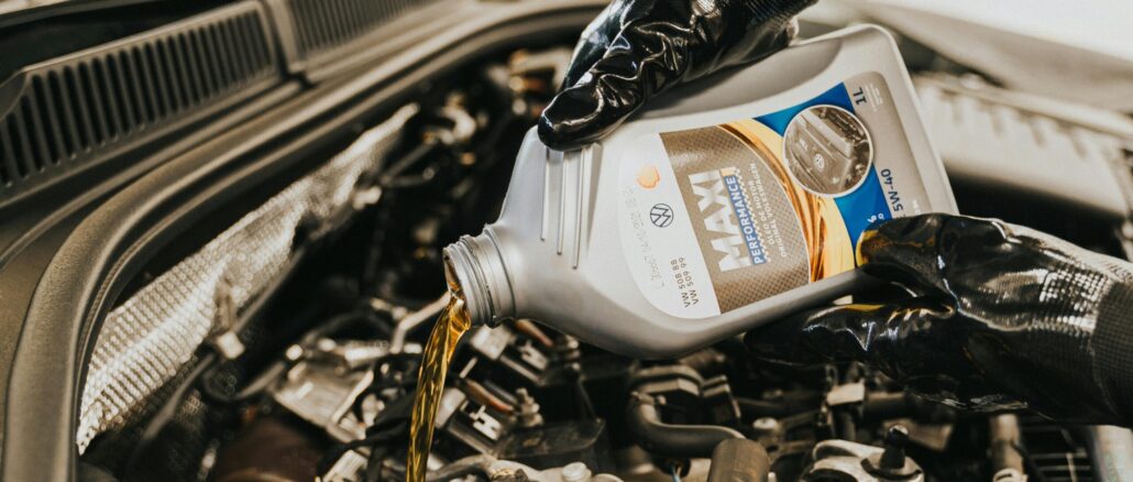 Welche Aufgabe hat Motoröl in einem Verbrennungsmotor